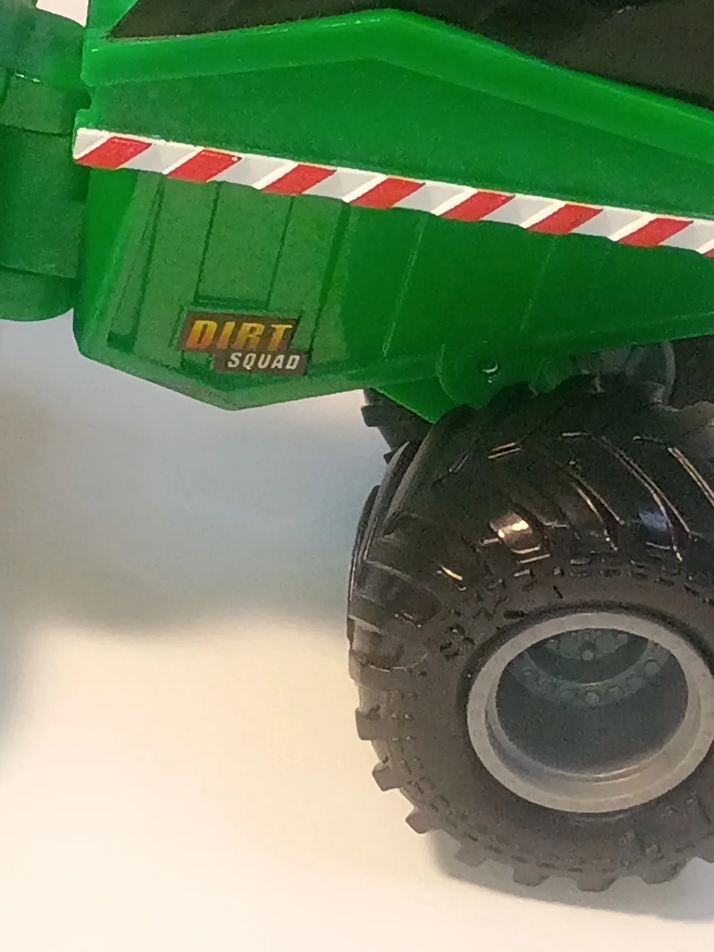 Spin Master Monster Jam Third Squad Axle Dump Truck Green 1/64 Scale